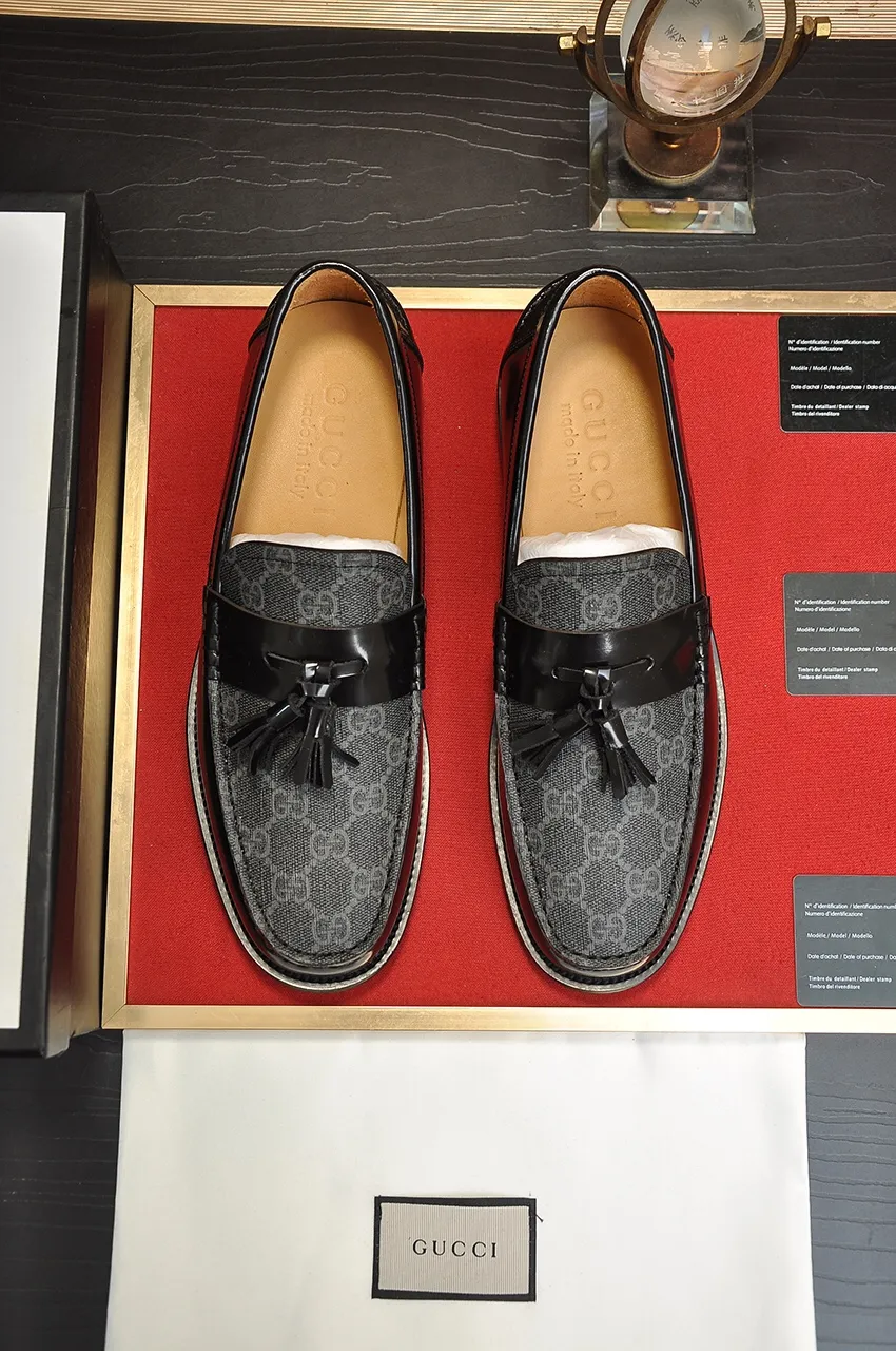 Men's shoes💰560💶Italy's top luxury men's shoe giant (GUCCI) (Gucci) (full cowhide lining) new arrival🍃Original European style🔰 Pleasant to the eye😍In order to make the shoes more durable and non-deformable🌀The production continues to follow traditional methods but there is still no lack of innovation💪Choose original sheepskin for the leather♻️ Smooth and natural And extra bright ⭐Made of imported cowhide, the first choice of rich people 38-45 (45 customized)
